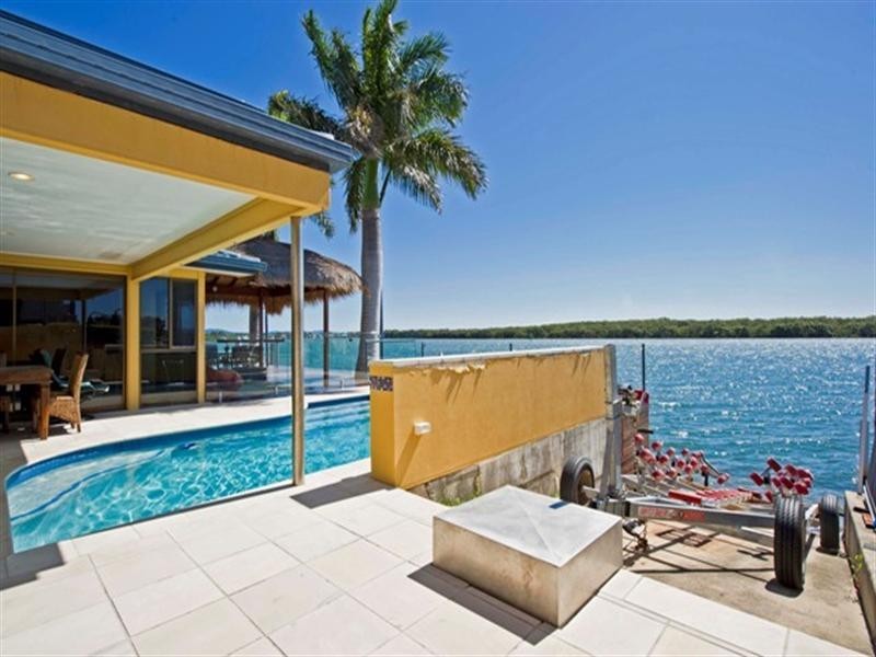 13 Beardsley Court, Paradise Point QLD 4216