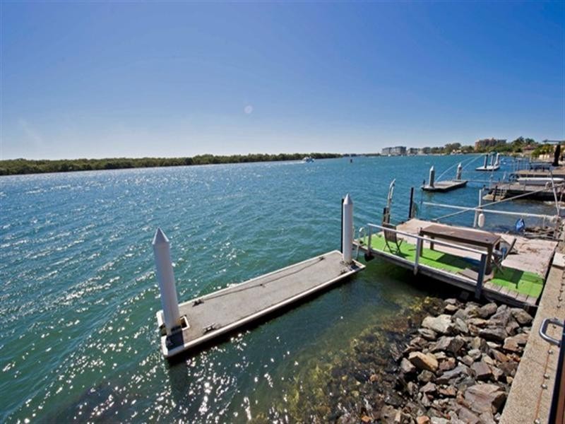 13 Beardsley Court, Paradise Point QLD 4216
