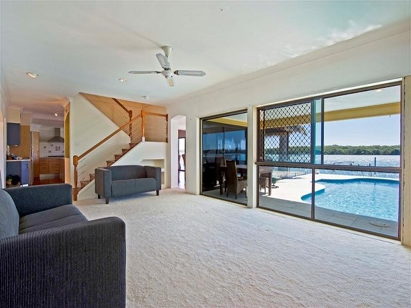 13 Beardsley Court, Paradise Point QLD 4216