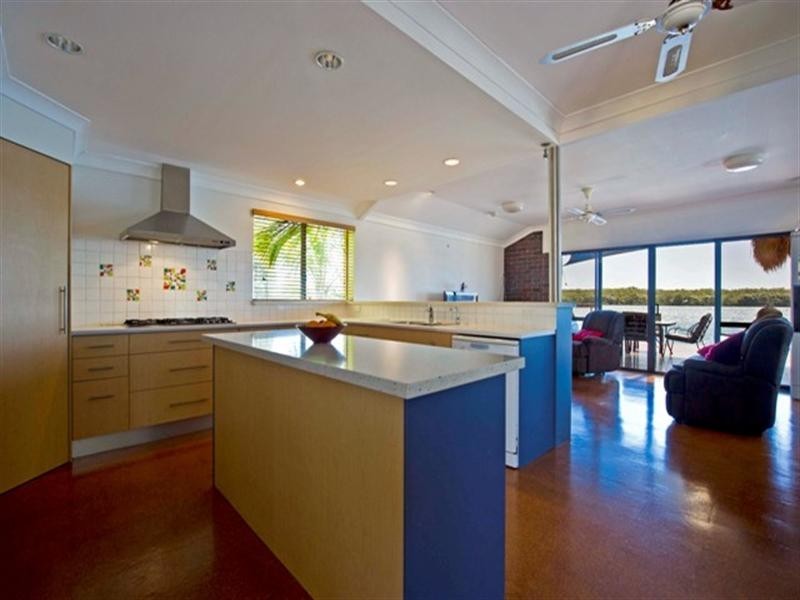 13 Beardsley Court, Paradise Point QLD 4216