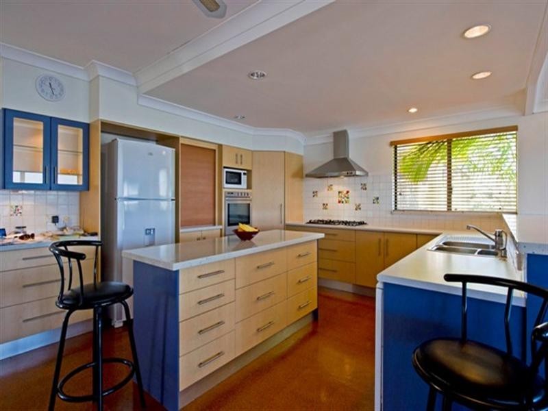 13 Beardsley Court, Paradise Point QLD 4216