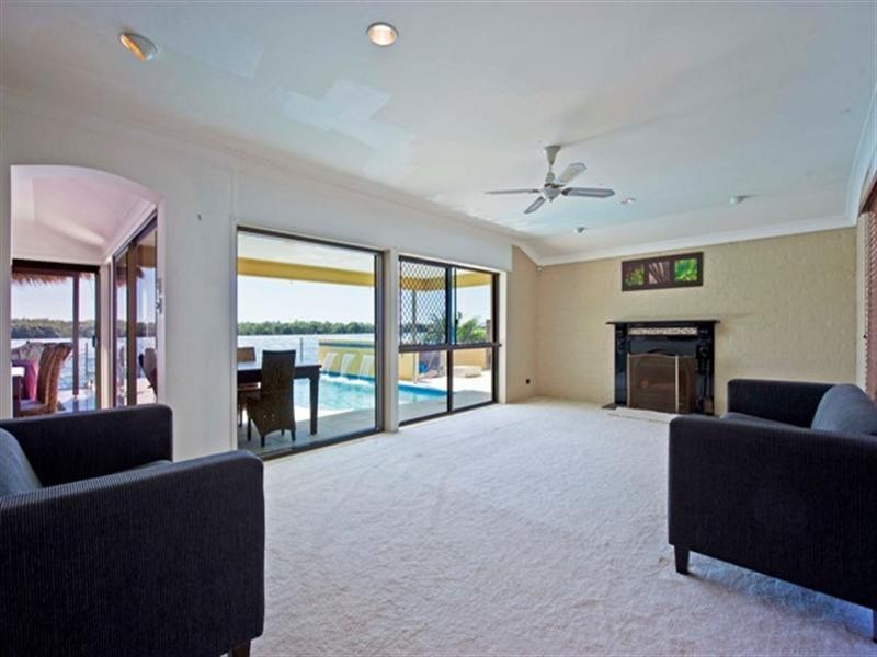 13 Beardsley Court, Paradise Point QLD 4216