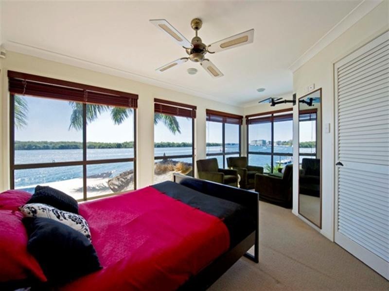 13 Beardsley Court, Paradise Point QLD 4216
