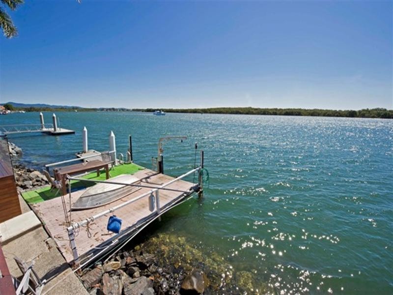 13 Beardsley Court, Paradise Point QLD 4216