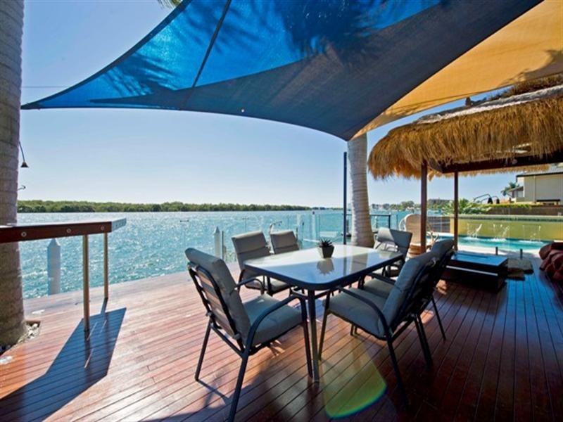 13 Beardsley Court, Paradise Point QLD 4216
