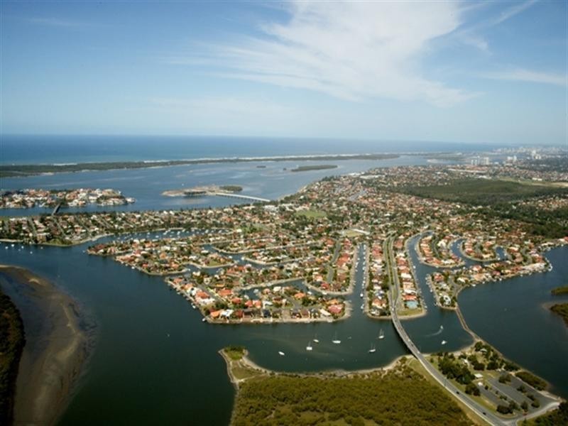 13 Beardsley Court, Paradise Point QLD 4216