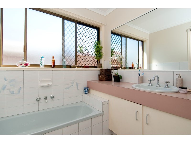 16 Matthew Flinders Drive, Hollywell QLD 4216