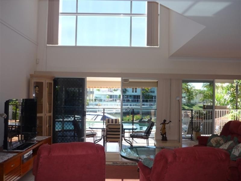 14 Nirvana Court, Runaway Bay QLD 4216