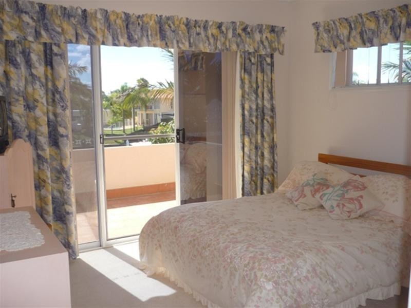 14 Nirvana Court, Runaway Bay QLD 4216