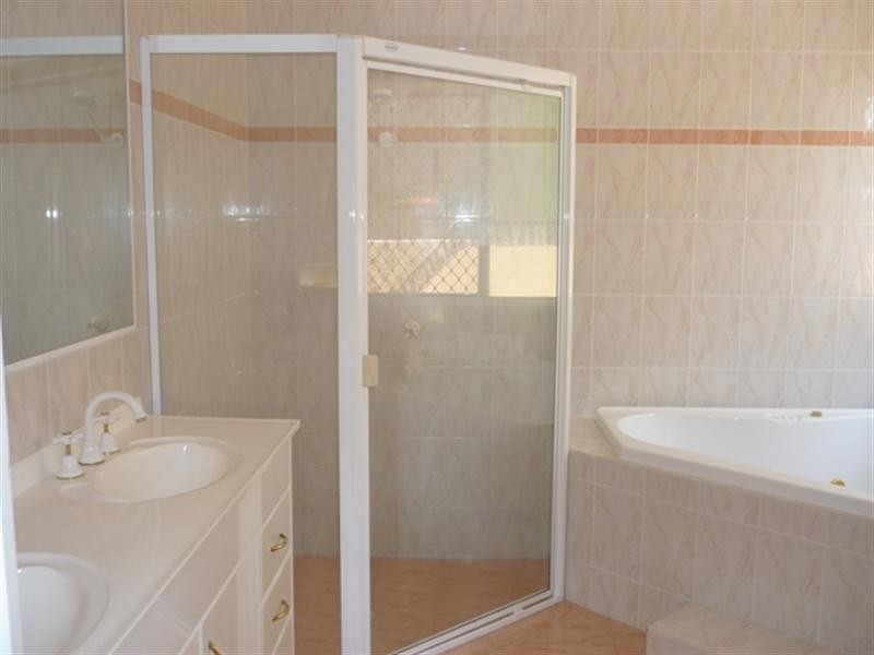 14 Nirvana Court, Runaway Bay QLD 4216