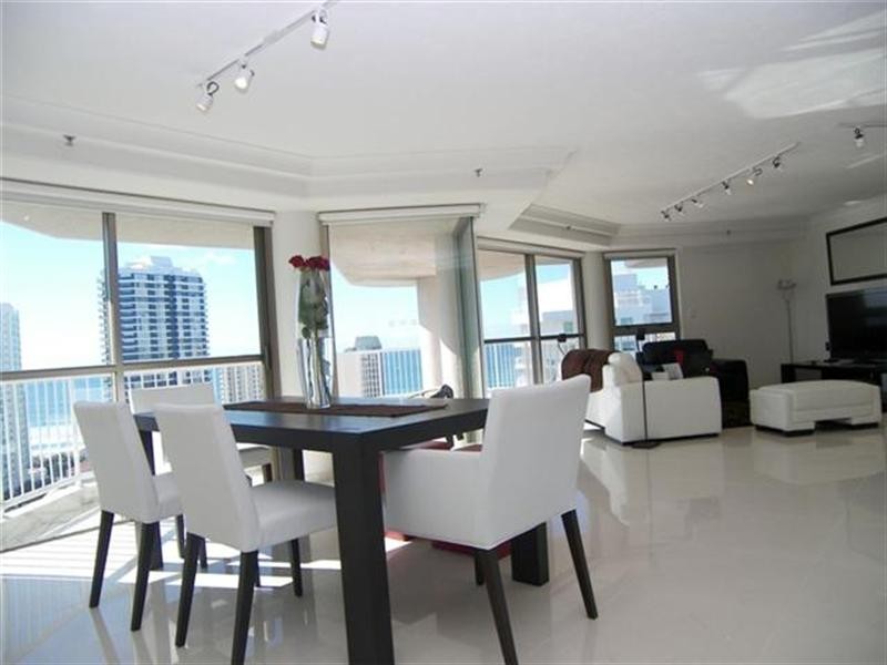 38/20 Cronin Avenue, Main Beach QLD 4217