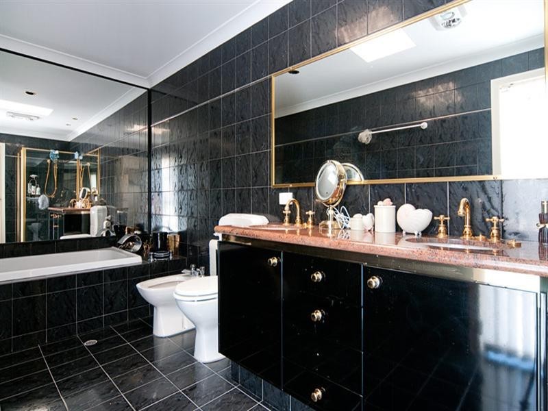 103 Santa Cruz Boulevard, Clear Island Waters QLD 4226