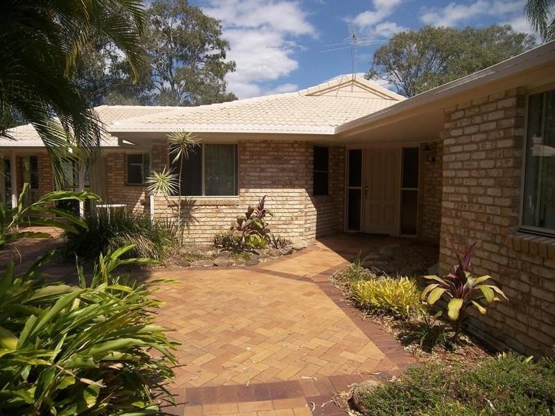 8 VINE Street, Redland Bay QLD 4165