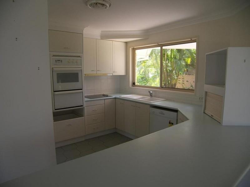 8 VINE Street, Redland Bay QLD 4165