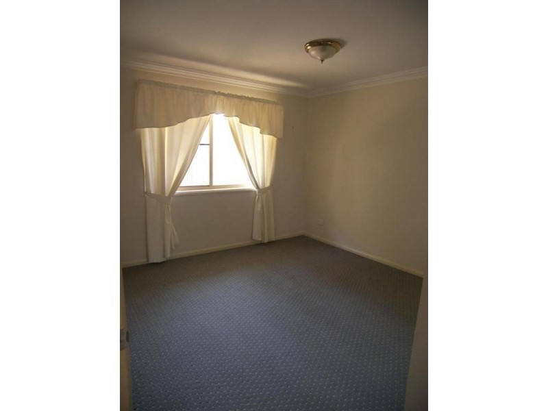 8 VINE Street, Redland Bay QLD 4165