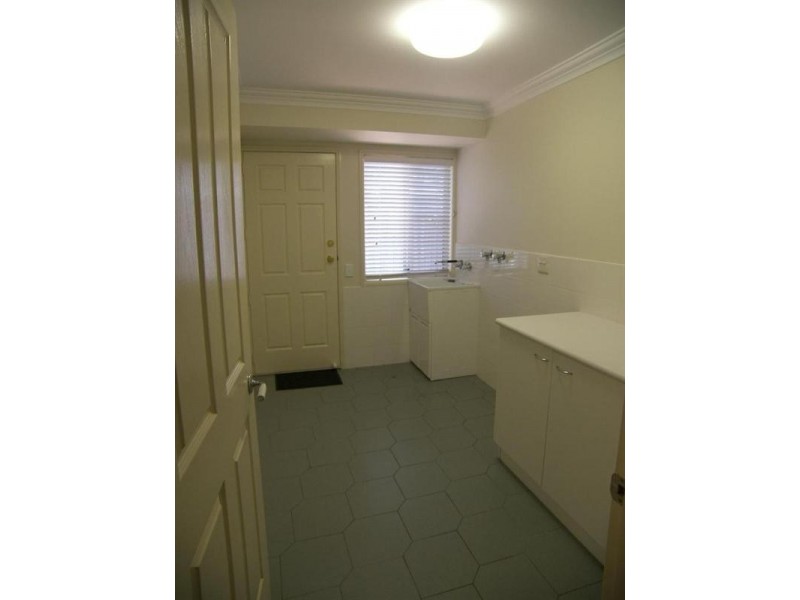 8 VINE Street, Redland Bay QLD 4165