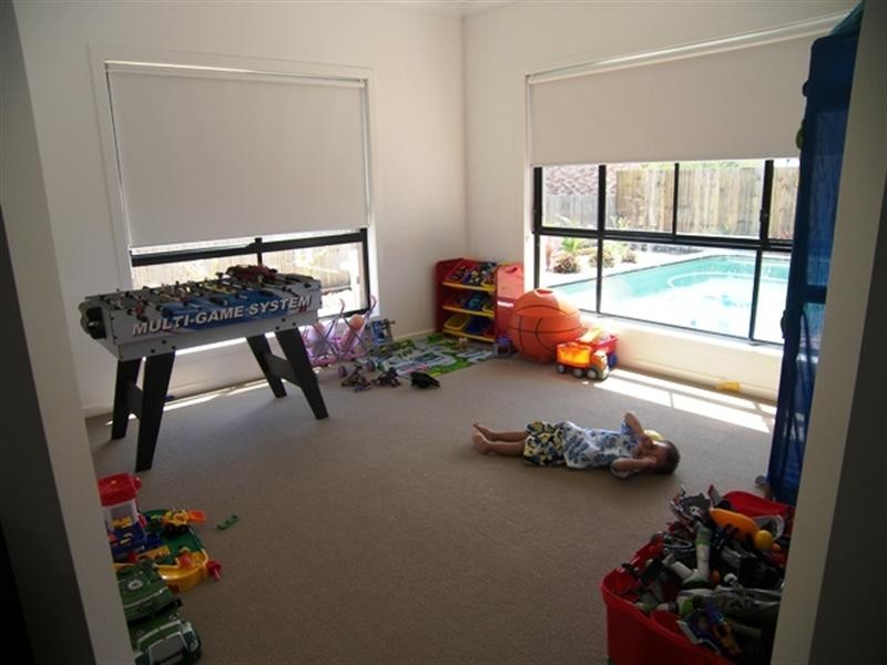 11 HIGHLAND Place, Redland Bay QLD 4165