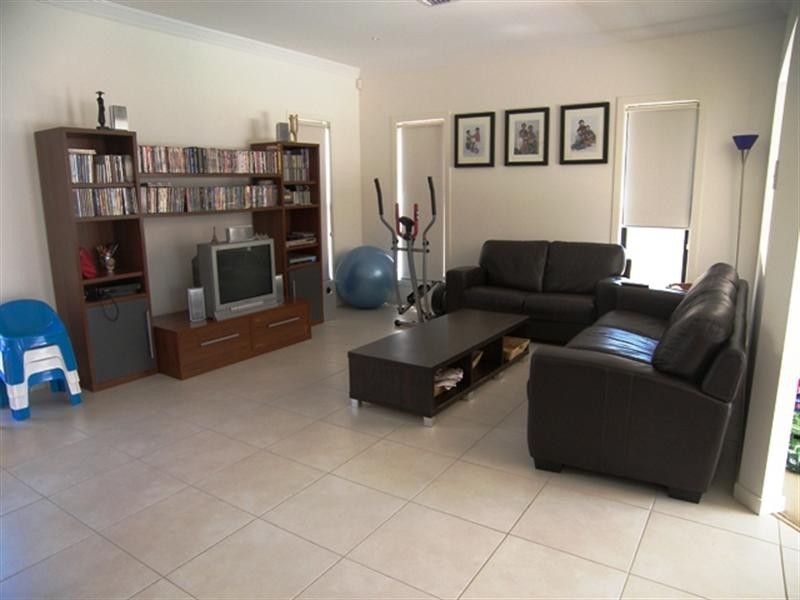 11 HIGHLAND Place, Redland Bay QLD 4165