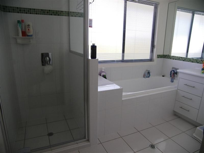 11 HIGHLAND Place, Redland Bay QLD 4165