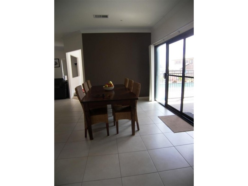 11 HIGHLAND Place, Redland Bay QLD 4165