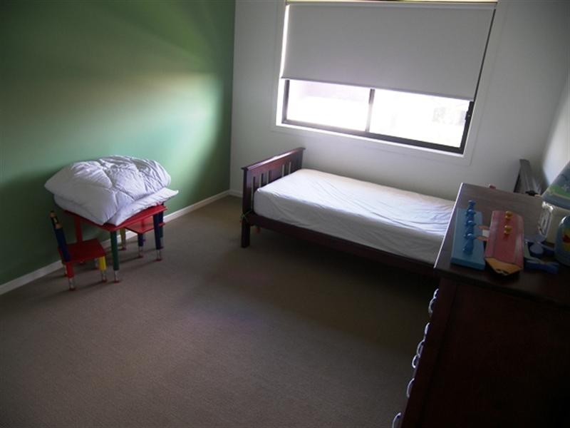 11 HIGHLAND Place, Redland Bay QLD 4165