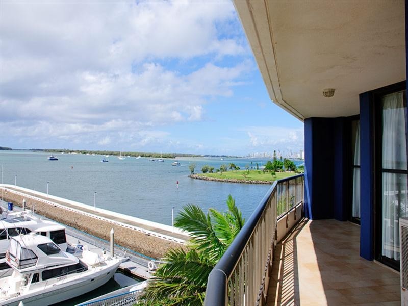 10/17 Bayview Street ‘Broadwater Tower’, Runaway Bay QLD 4216 the