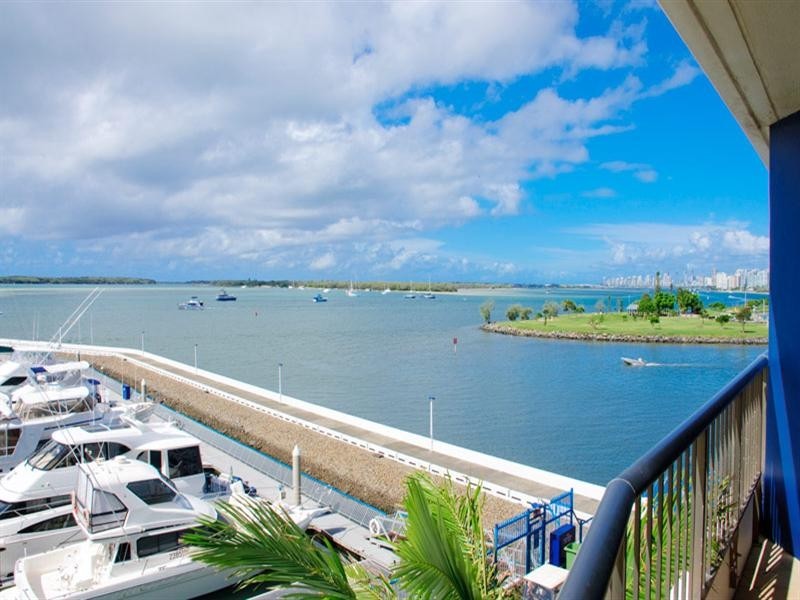10/17 Bayview Street ‘Broadwater Tower’, Runaway Bay QLD 4216 the