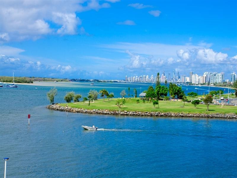 10/17 Bayview Street ‘Broadwater Tower’, Runaway Bay QLD 4216