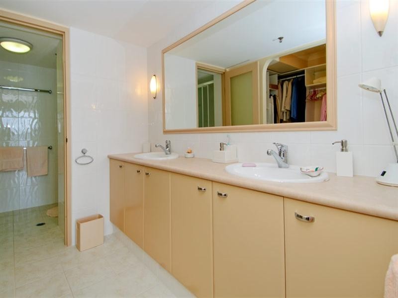 10/17 Bayview Street ‘Broadwater Tower’, Runaway Bay QLD 4216