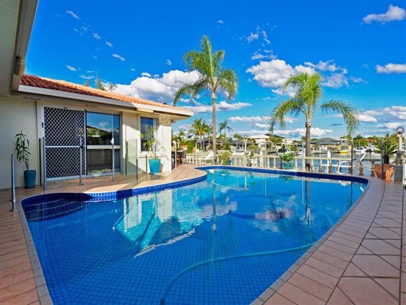 8 Dobell Avenue, Paradise Point QLD 4216