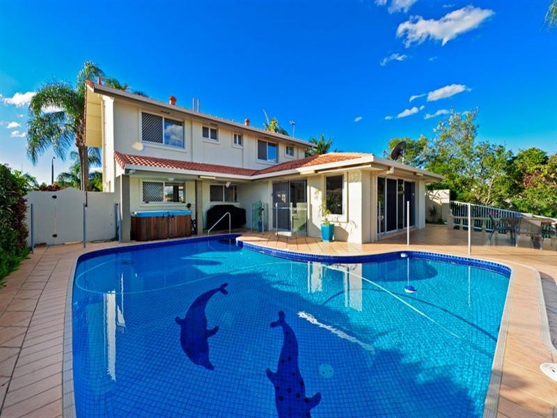 8 Dobell Avenue, Paradise Point QLD 4216