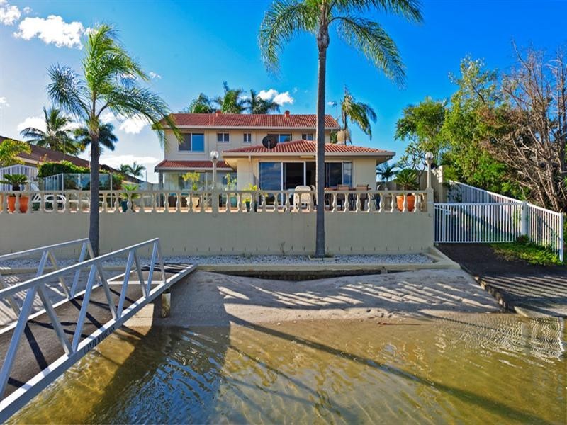8 Dobell Avenue, Paradise Point QLD 4216