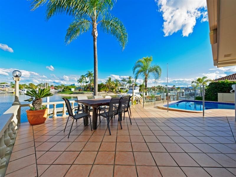 8 Dobell Avenue, Paradise Point QLD 4216