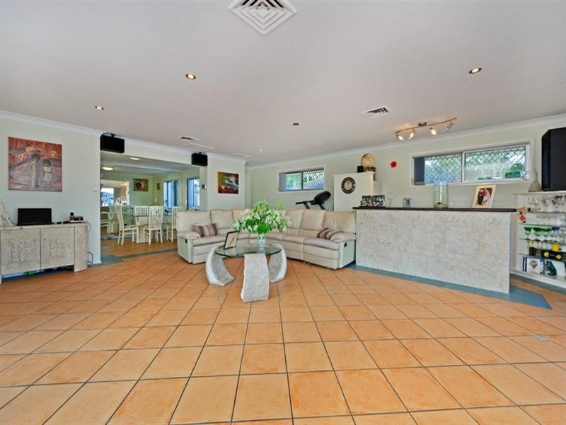 8 Dobell Avenue, Paradise Point QLD 4216