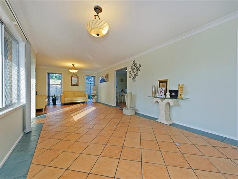 8 Dobell Avenue, Paradise Point QLD 4216