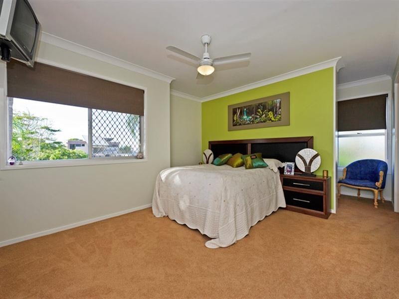 8 Dobell Avenue, Paradise Point QLD 4216