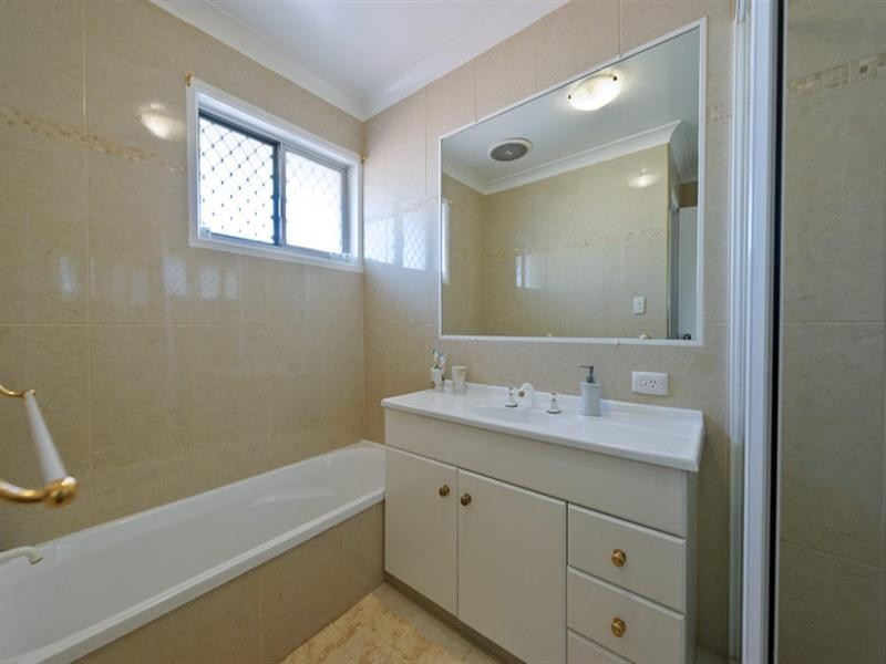 8 Dobell Avenue, Paradise Point QLD 4216