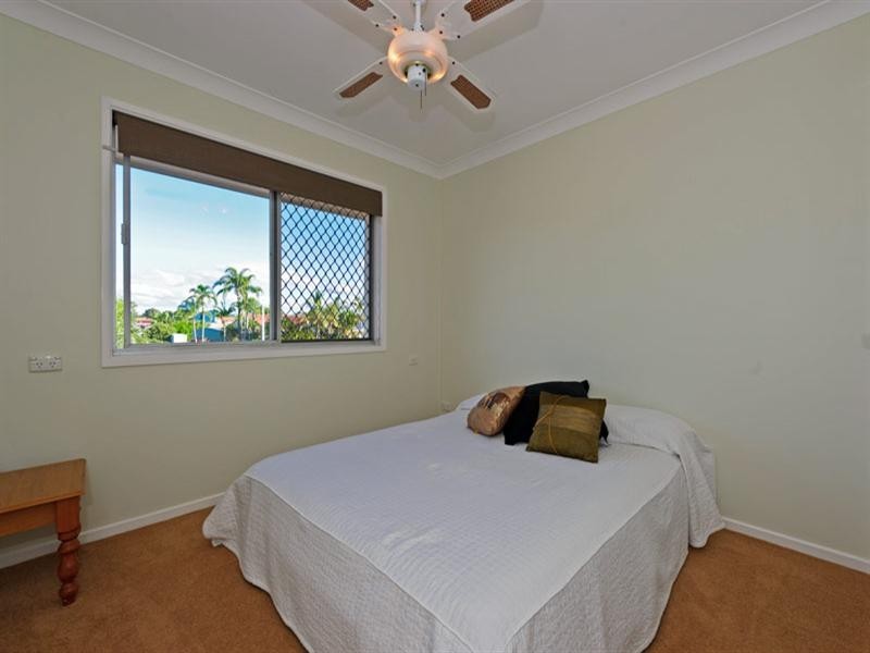 8 Dobell Avenue, Paradise Point QLD 4216
