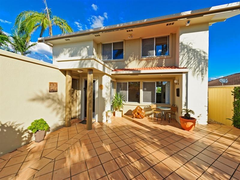 8 Dobell Avenue, Paradise Point QLD 4216