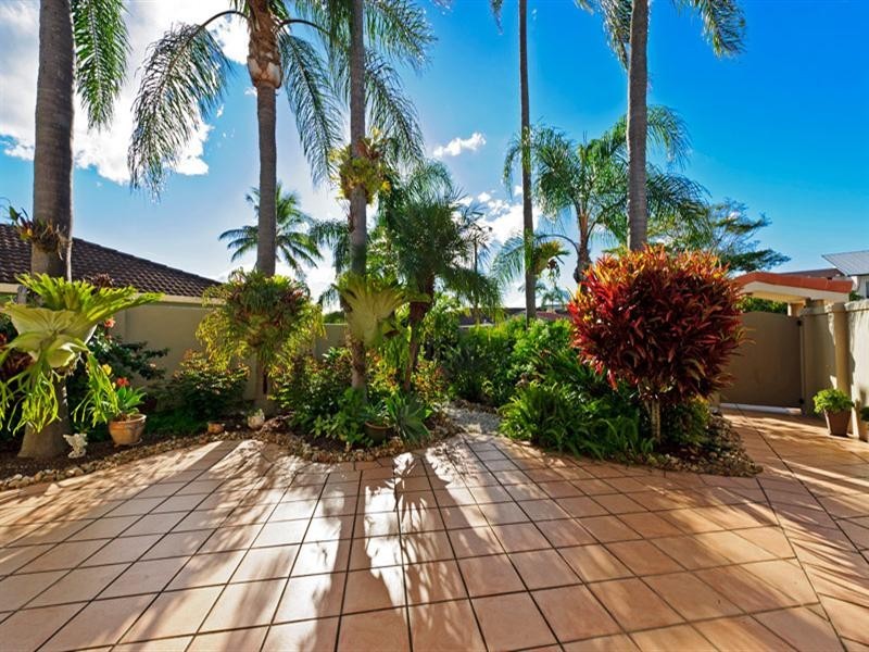 8 Dobell Avenue, Paradise Point QLD 4216