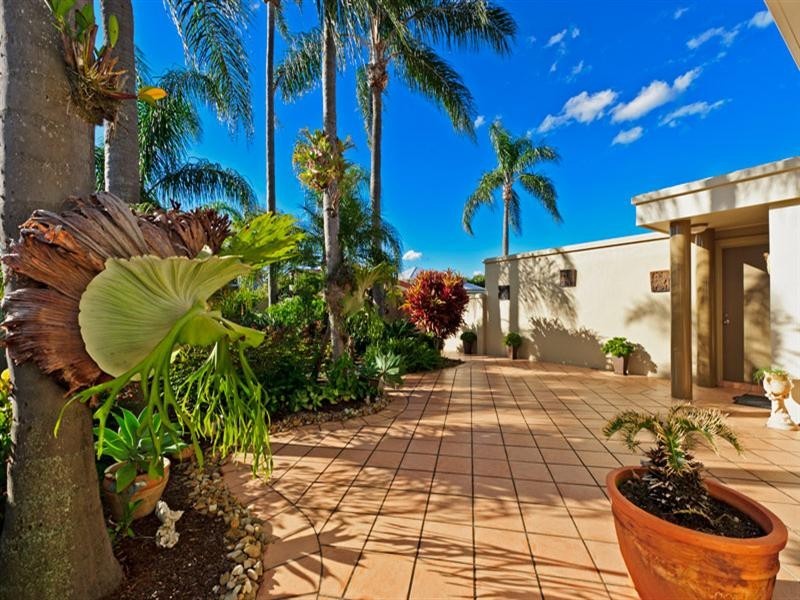 8 Dobell Avenue, Paradise Point QLD 4216