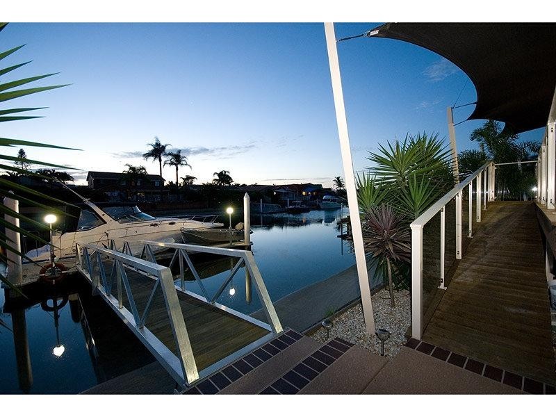 26 Seaspray Street, Paradise Point QLD 4216