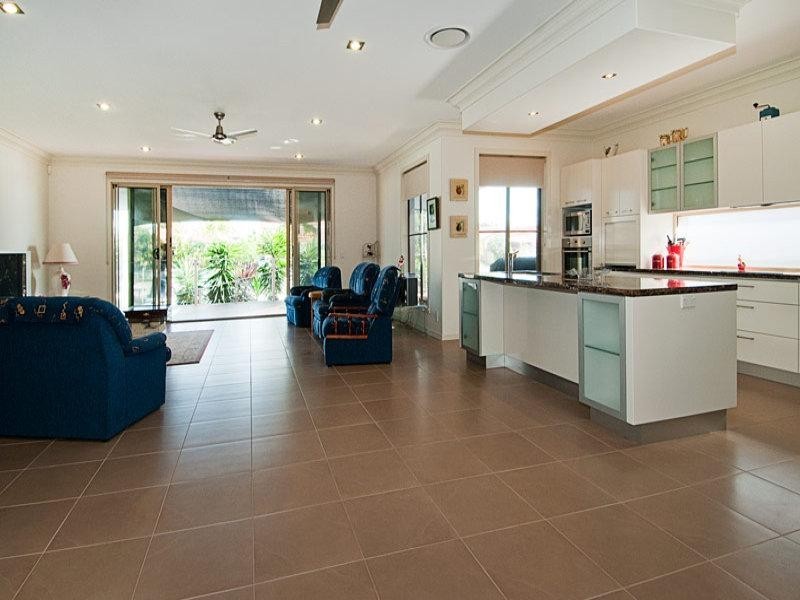 26 Seaspray Street, Paradise Point QLD 4216