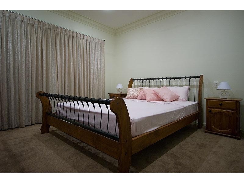 26 Seaspray Street, Paradise Point QLD 4216