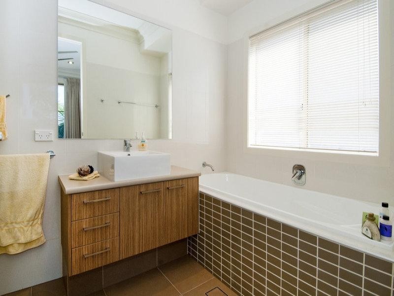 26 Seaspray Street, Paradise Point QLD 4216