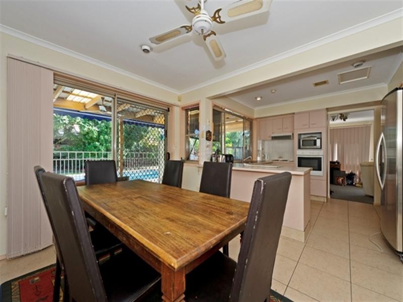 2 Crestmore Court, Mermaid Waters QLD 4218
