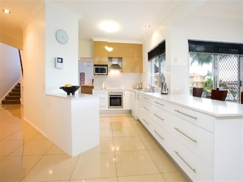 15 Smugglers Place, Runaway Bay QLD 4216