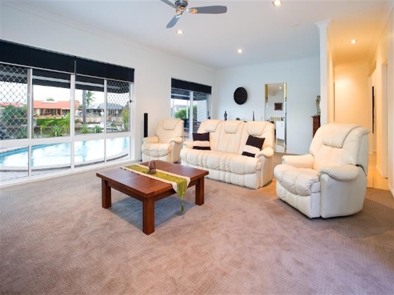 15 Smugglers Place, Runaway Bay QLD 4216