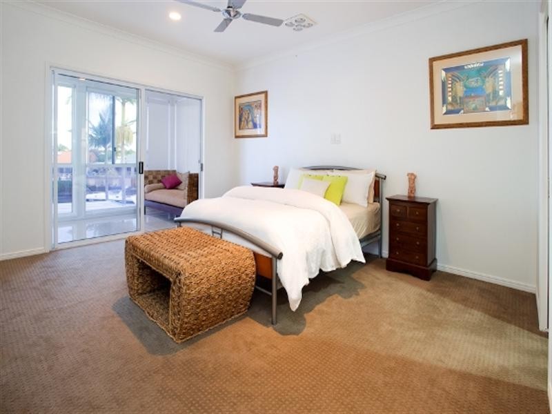 15 Smugglers Place, Runaway Bay QLD 4216