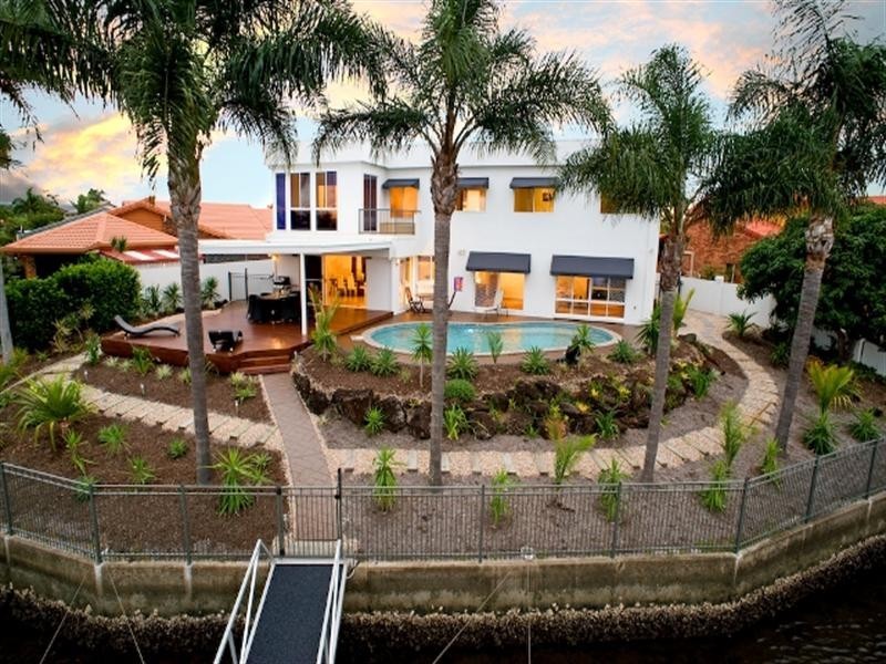 15 Smugglers Place, Runaway Bay QLD 4216